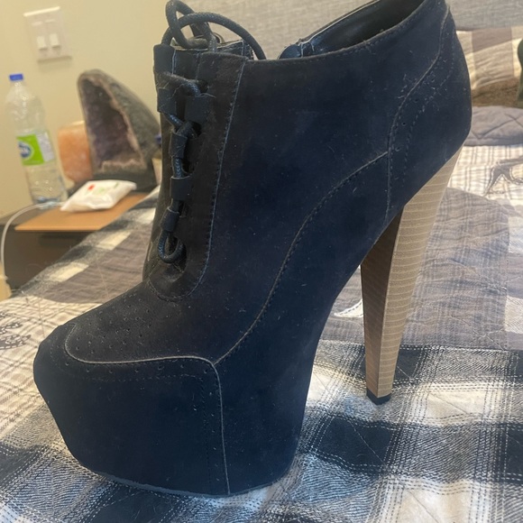 Super high platform zip up booties. Never won outside - Picture 2 of 4